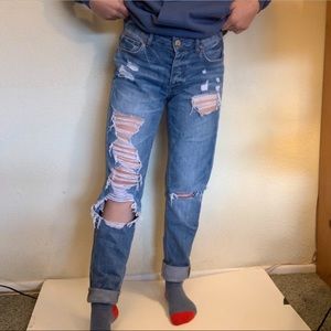 American Eagle distressed mom jeans// 0 regular